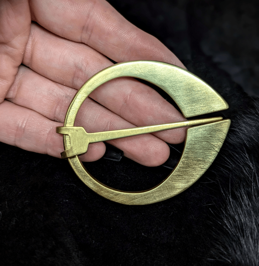 DARKSTAR MACHINATIONS - NORSE Cloak - Pin / Brass - Pins